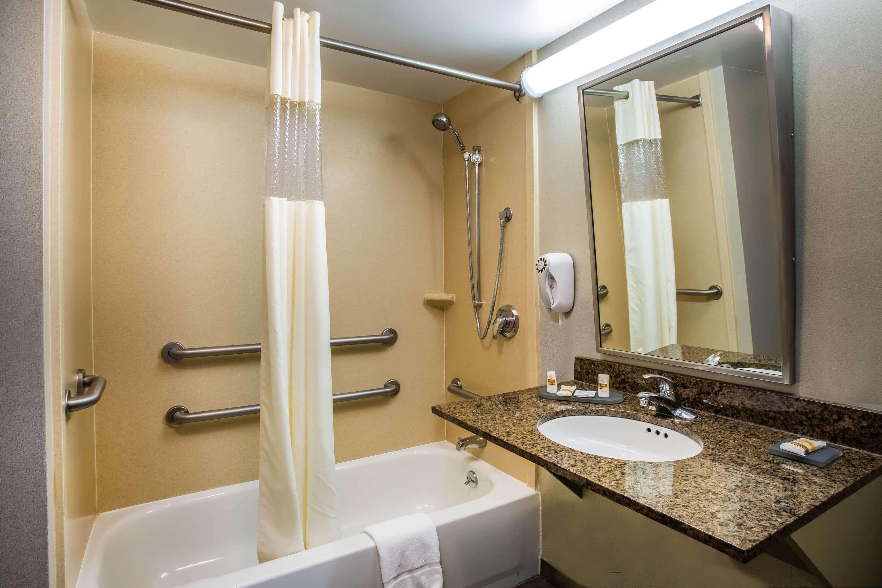La Quinta By Wyndham Islip - Macarthur Airport Bohemia Dış mekan fotoğraf
